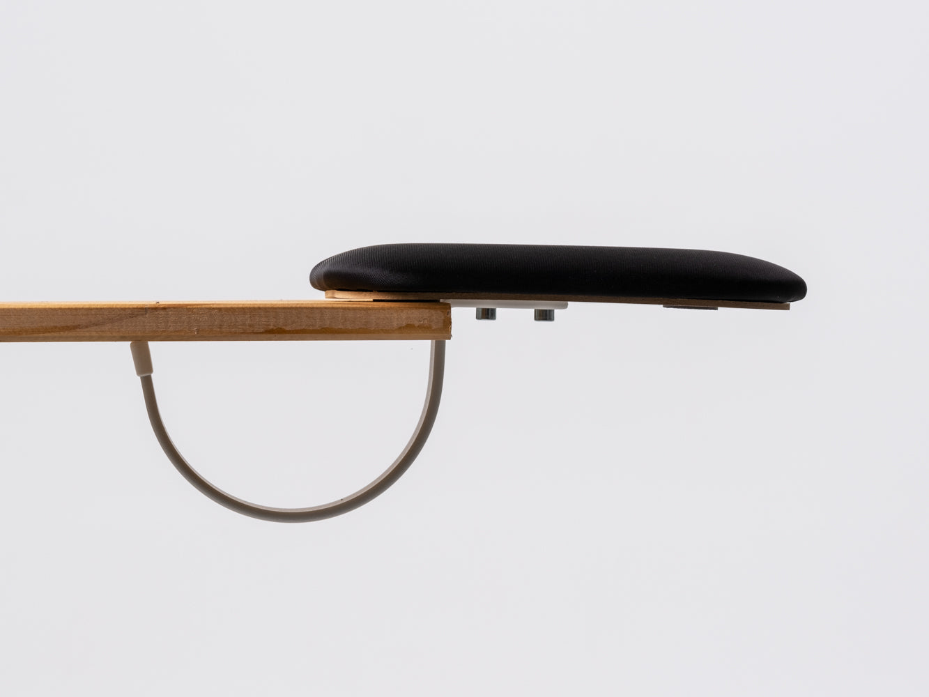 MOUSE ERGO REST - table backrest - easily attached to any table - extends the depth