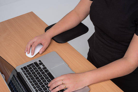 MOUSE ERGO REST - table backrest - easily attached to any table - extends the depth