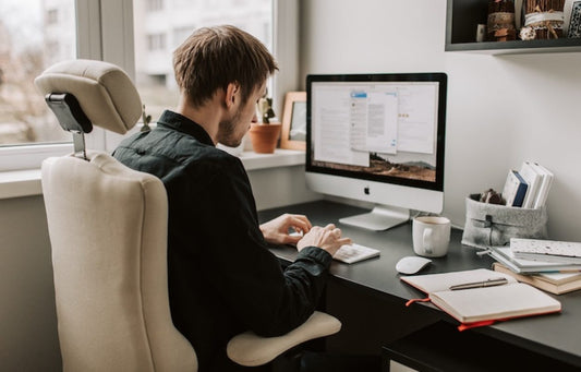 Ist eine Lendenwirbelstütze beim ergonomischen Bürostuhl wichtig?