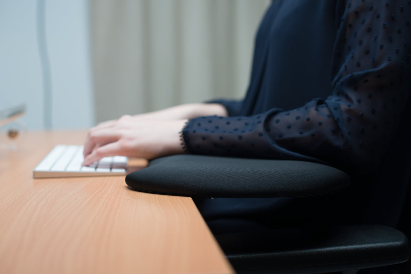 REST ERGO ARMS - synchron table backrest - support is softly padded