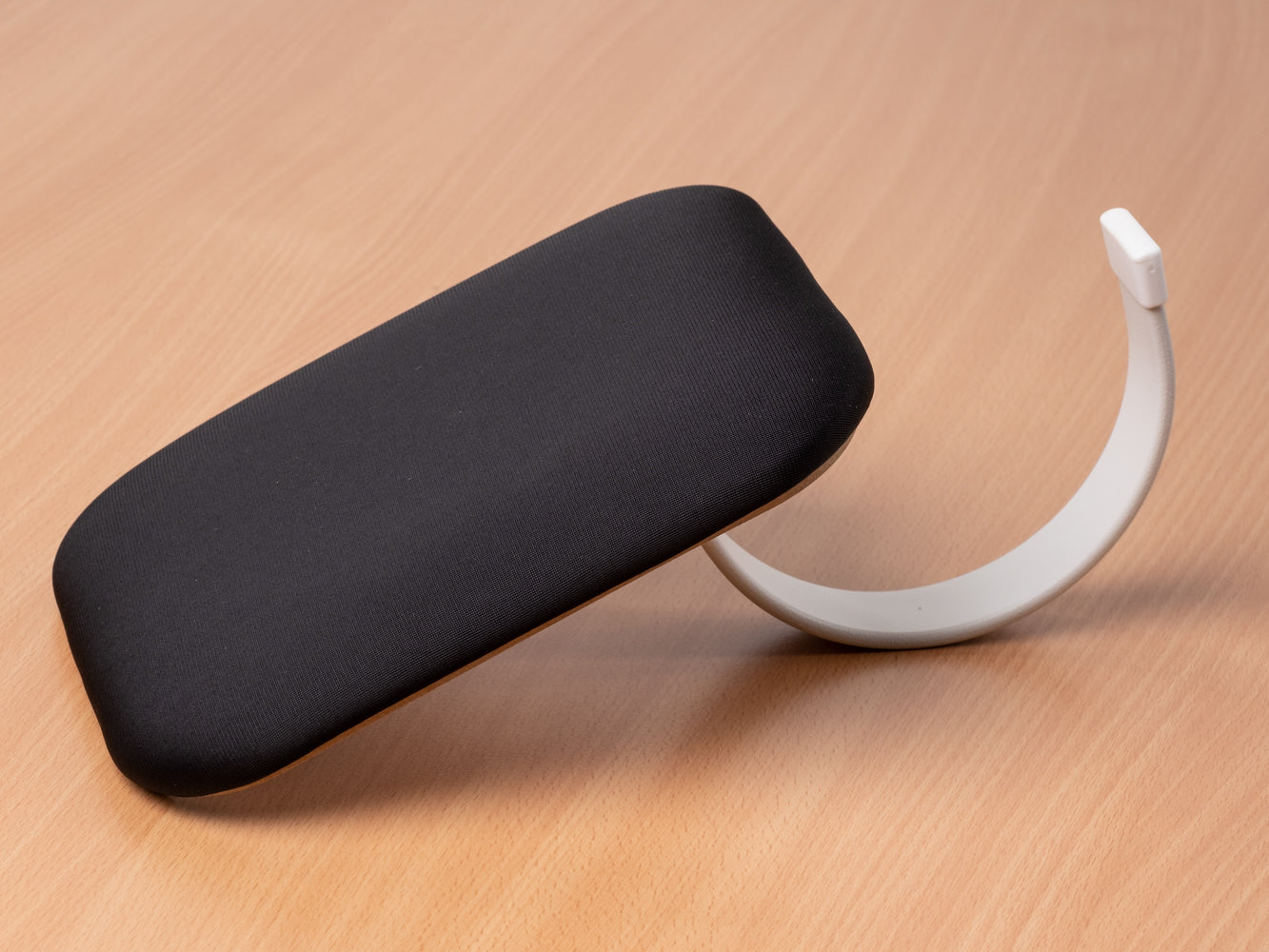MOUSE ERGO REST - table backrest - easily attached to any table - extends the depth